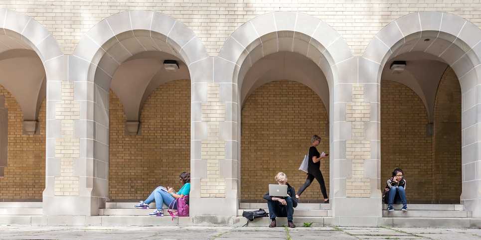 Students working in Courtyard 