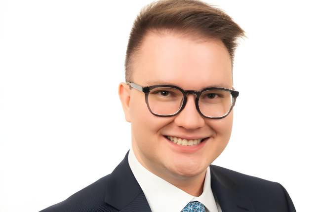 Picture of Andrea Chiappetta, CS alumni. he is smiling and wearing a suit.
