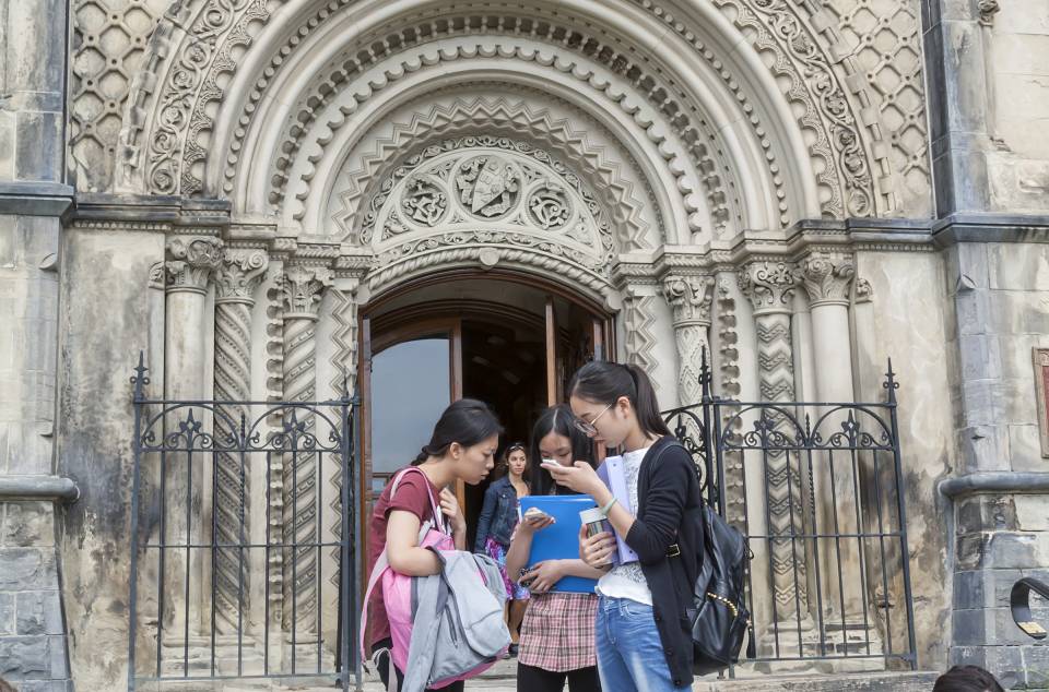 6 students in front of UC entrance 