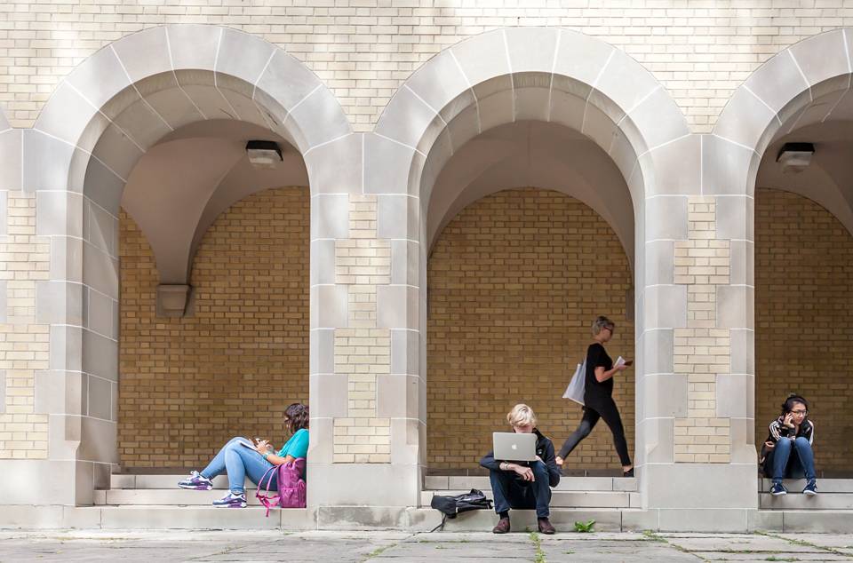 Students working in Courtyard 