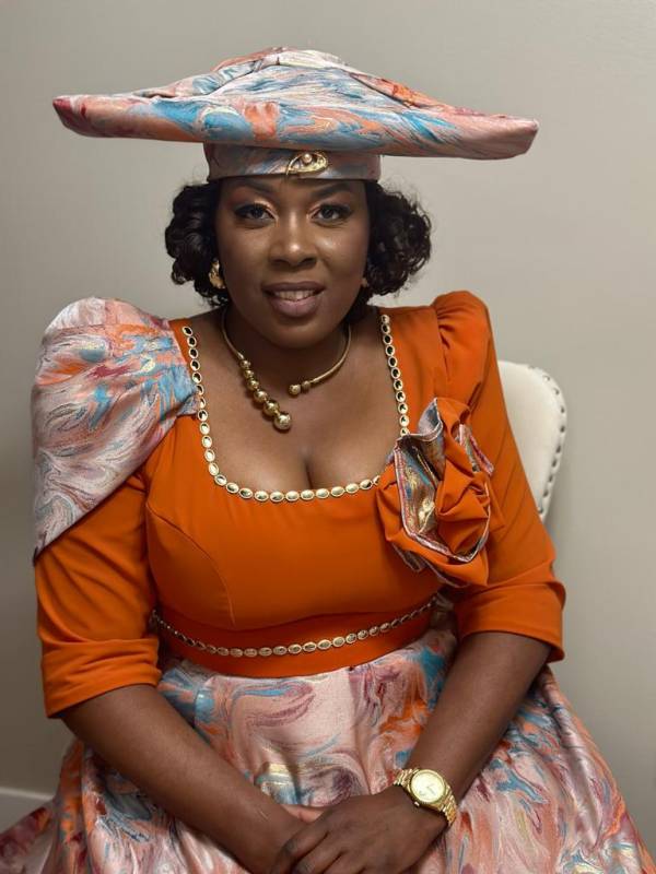 Photo portrait of Floria Kangootui in traditional clothing