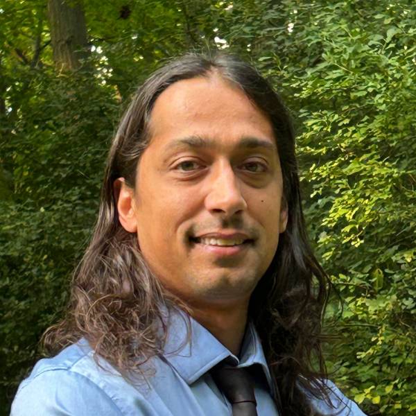 Headshot of Jonathan Bayer