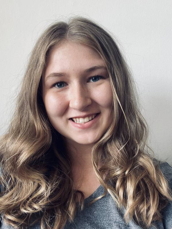 Portrait photo of student Julianna Hill