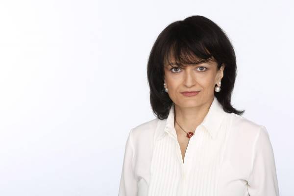 Headshot of Heather Mallick