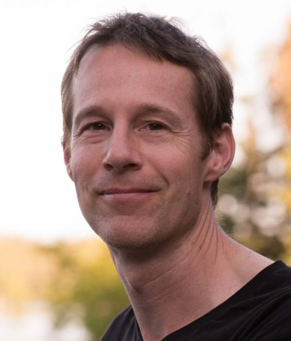 Headshot of Warren Cariou