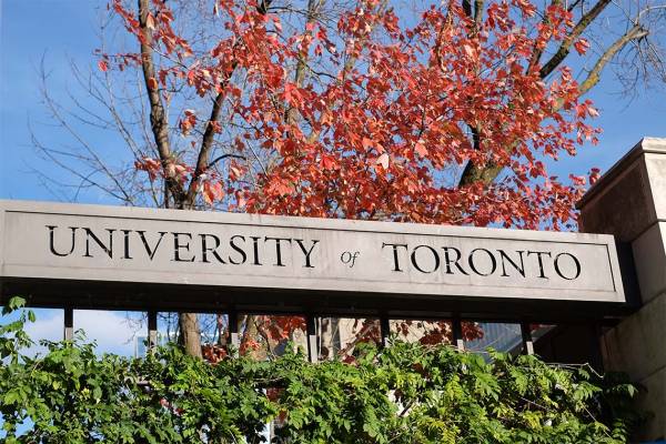 U of T gate sign