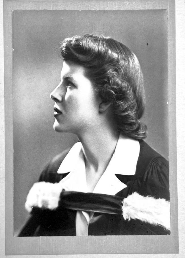 Janet Underwood UC graduation photo, 1942