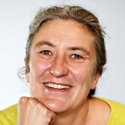 Headshot of Isabelle Cochelin